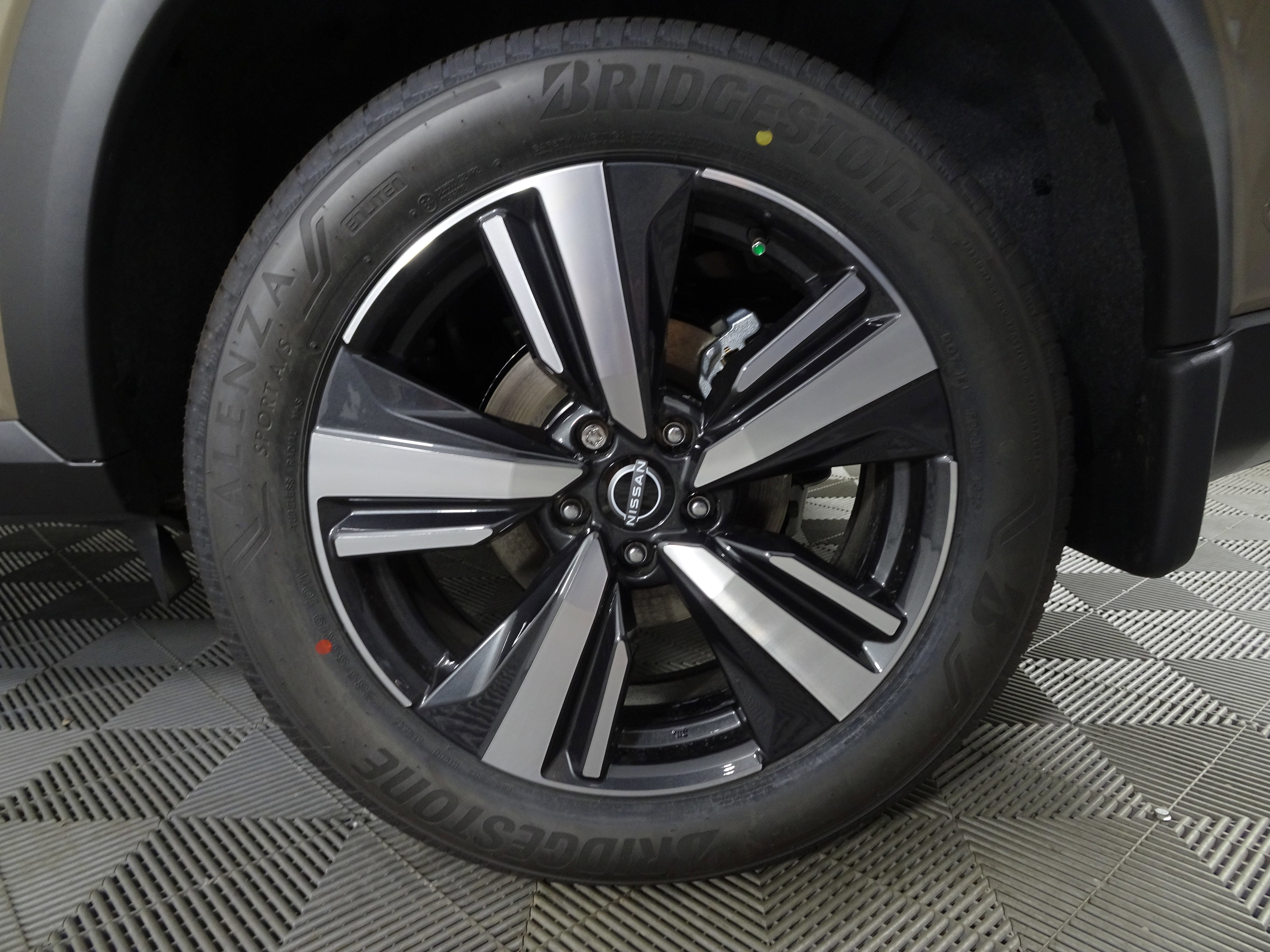 New 2025 Nissan Rogue SL w/ Tech Package image 14