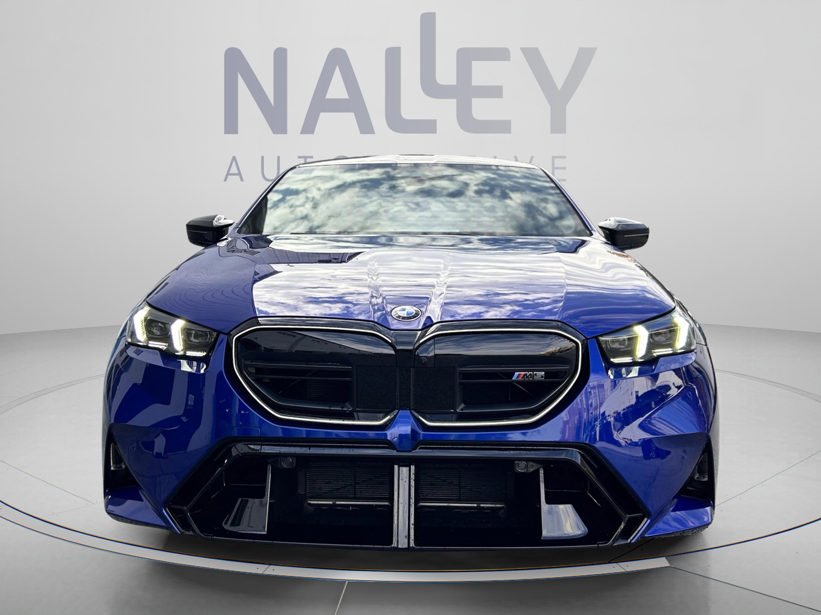 Used 2025 BMW M5 w/ Carbon Package AWD/4WD image 7