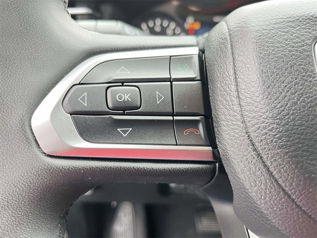 Used 2024 Jeep Compass Latitude image 16