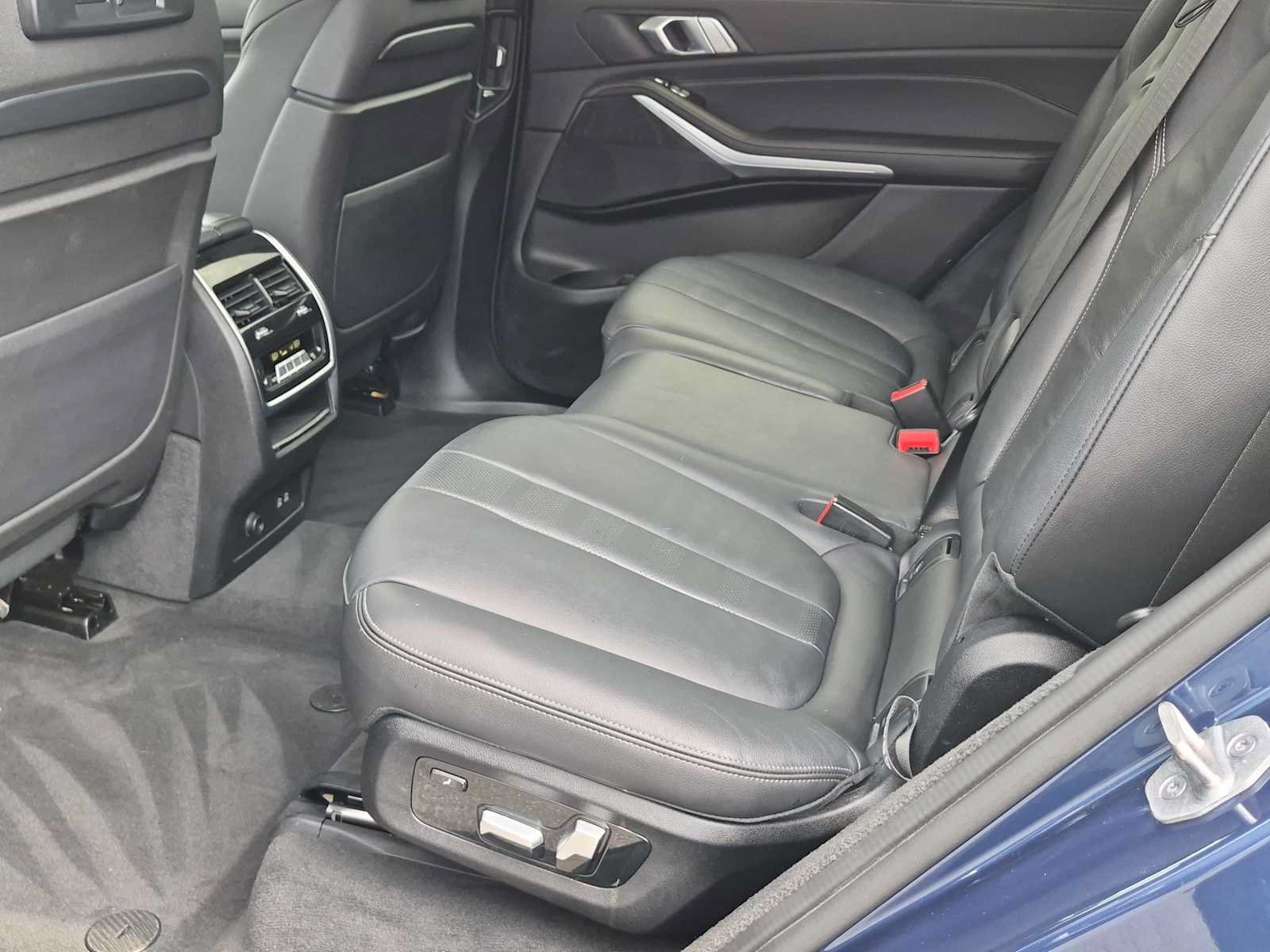 Used 2022 BMW X7 xDrive40i w/ Premium Package AWD/4WD image 21