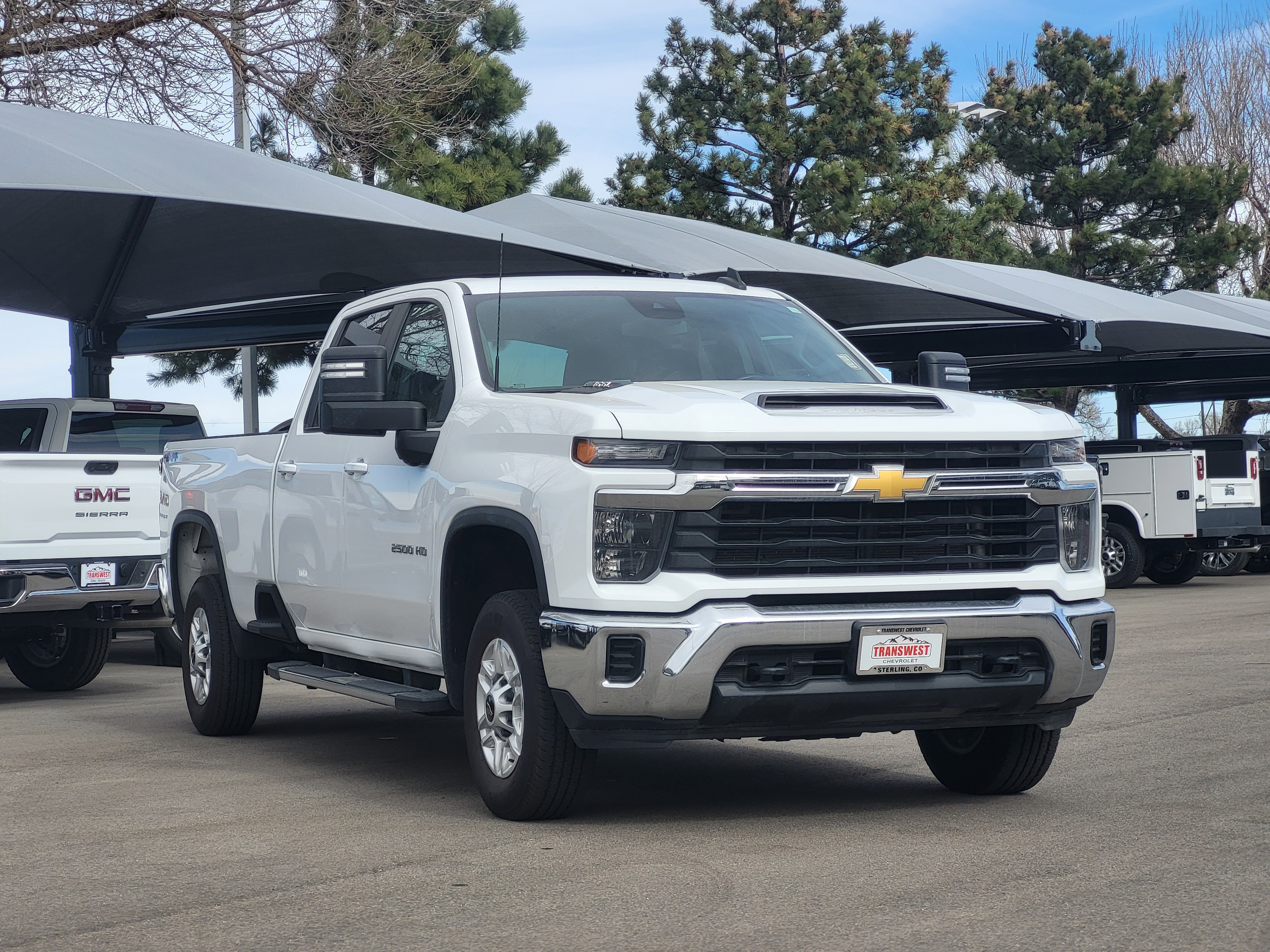 Used 2024 Chevrolet Silverado 2500 LT AWD/4WD image 3