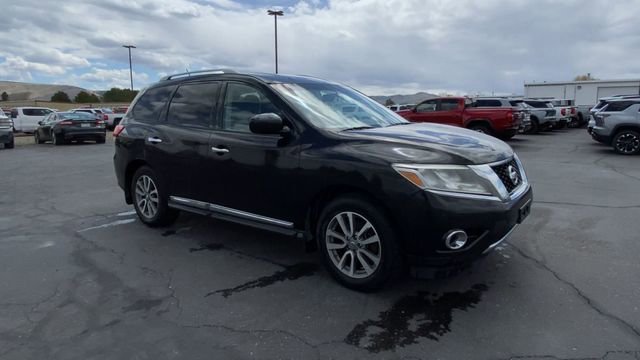 Used 2016 Nissan Pathfinder SL w/ SL Tech Package AWD/4WD image 2