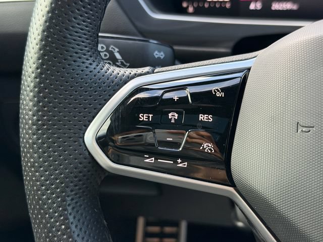 Certified 2023 Volkswagen Tiguan SE R-Line FWD image 28