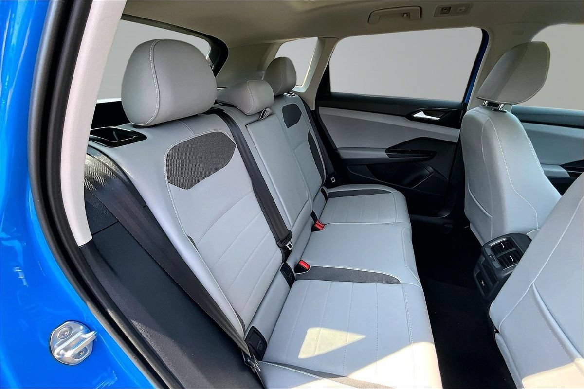 Used 2023 Volkswagen Taos SE w/ Panoramic Sunroof Package AWD/4WD image 14