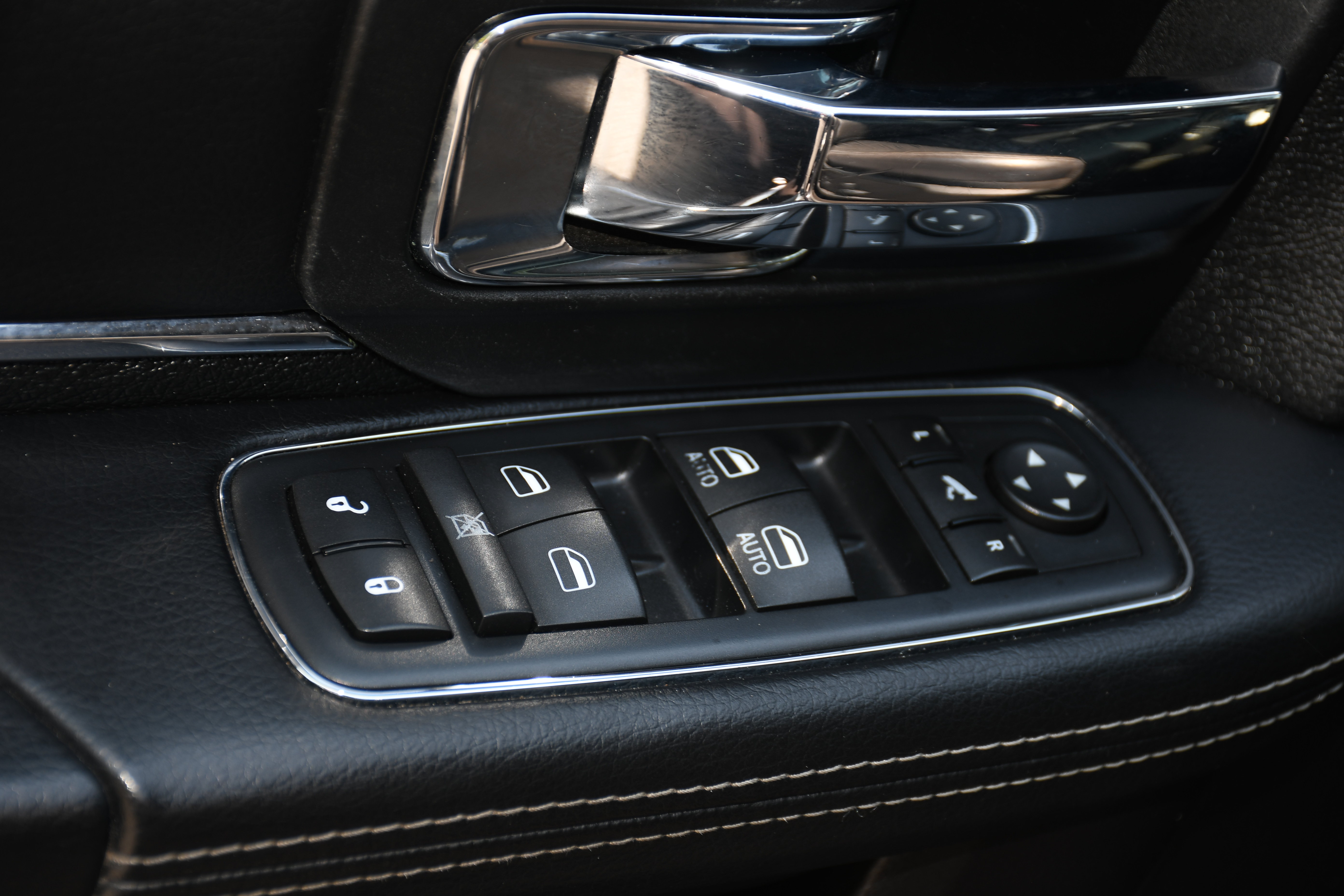Used 2016 RAM 1500 Laramie w/ Convenience Group RWD image 8