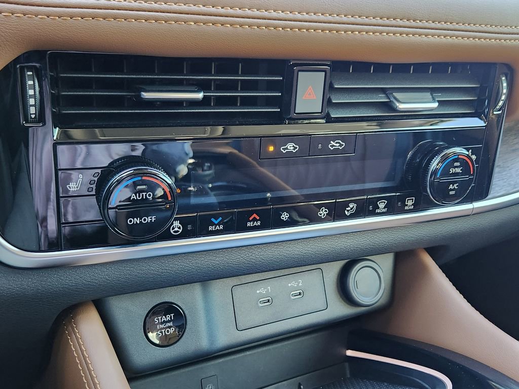 Used 2025 Nissan Rogue Platinum w/ Platinum Premium Package image 17