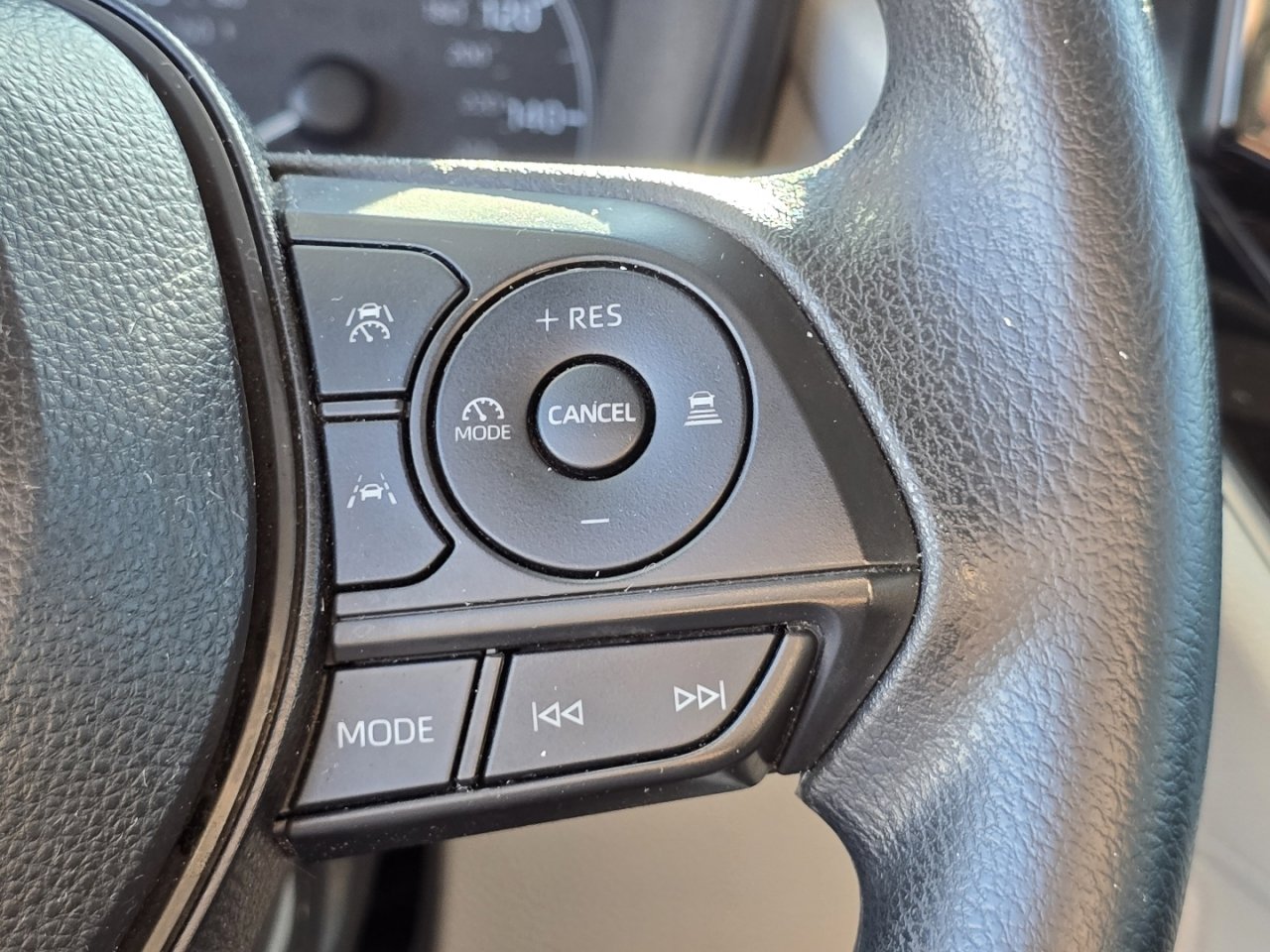 Used 2023 Toyota Corolla Cross L image 24