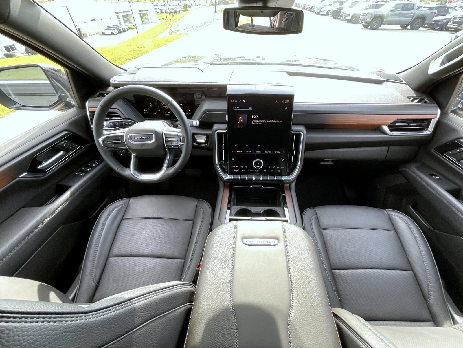 Used 2025 GMC Yukon XL Denali AWD/4WD image 15