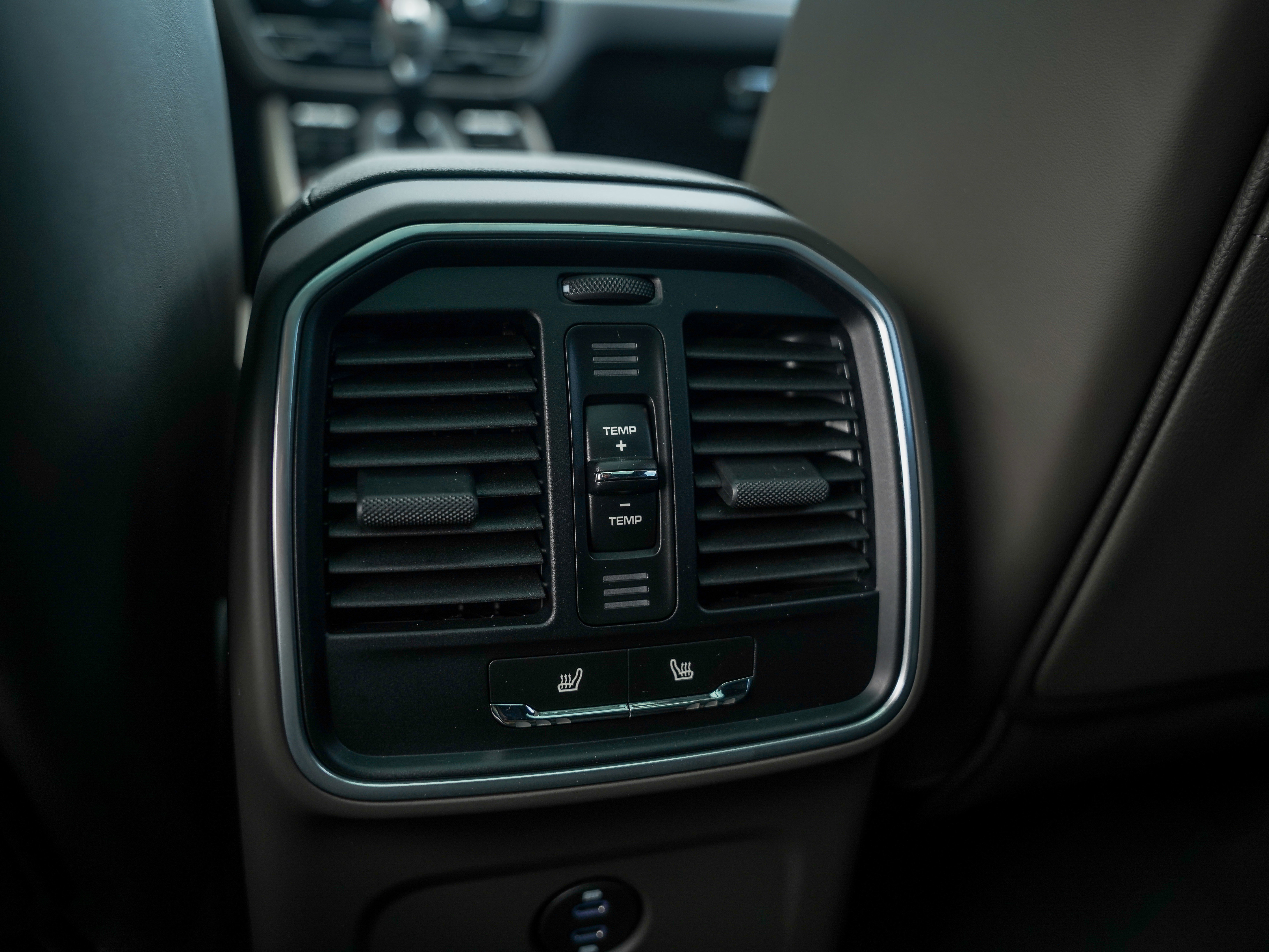 New 2026 Porsche Macan image 28