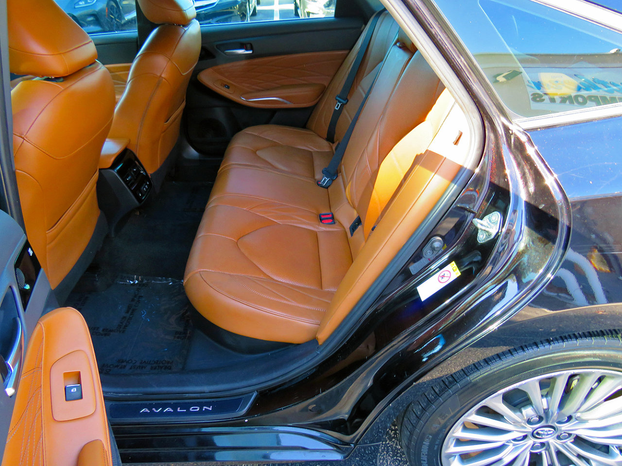 Used 2019 Toyota Avalon Limited image 13