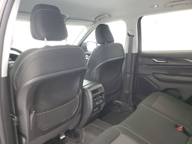 Used 2023 Jeep Grand Cherokee Laredo AWD/4WD image 14