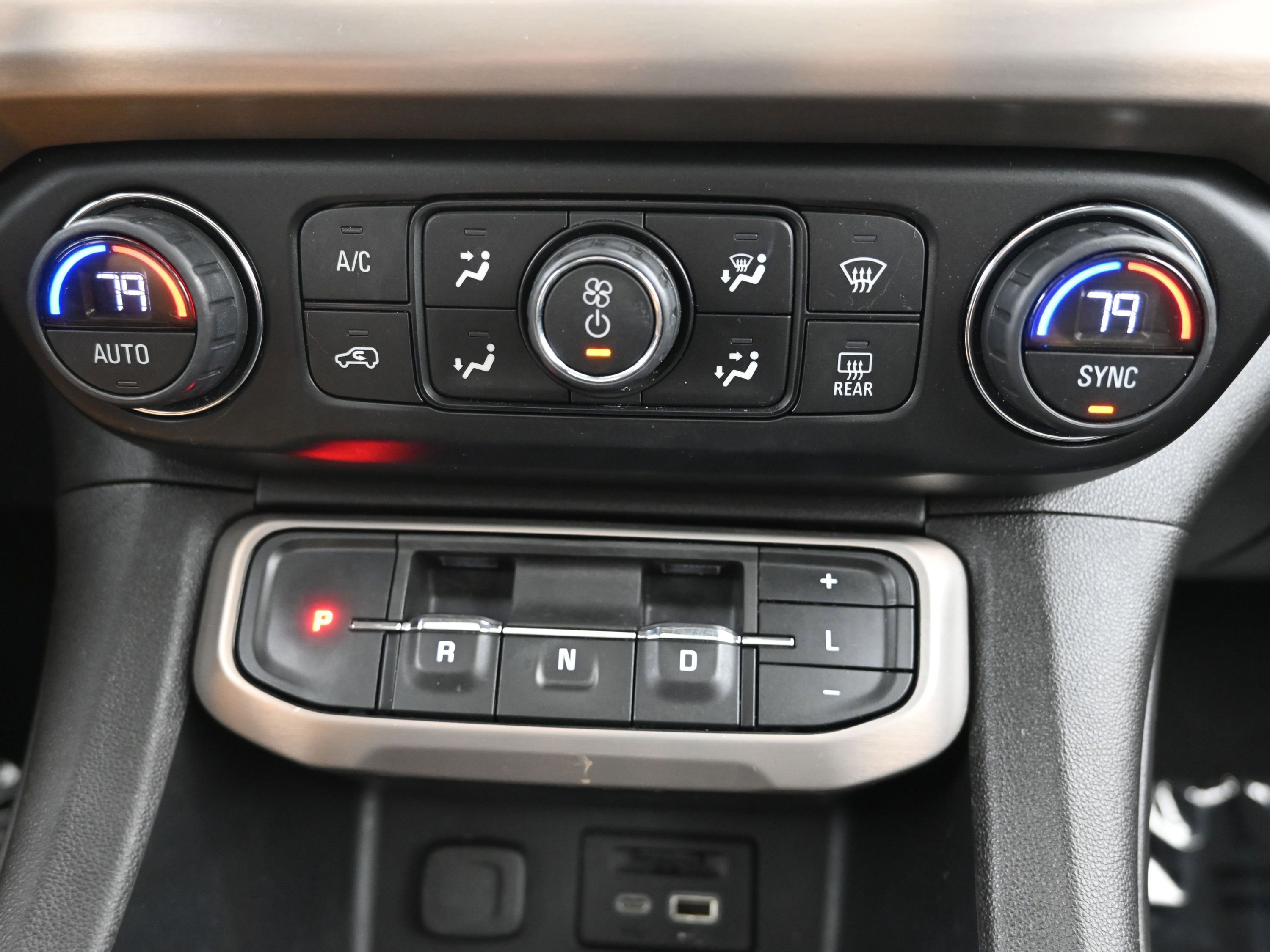 Used 2021 GMC Acadia Denali image 17