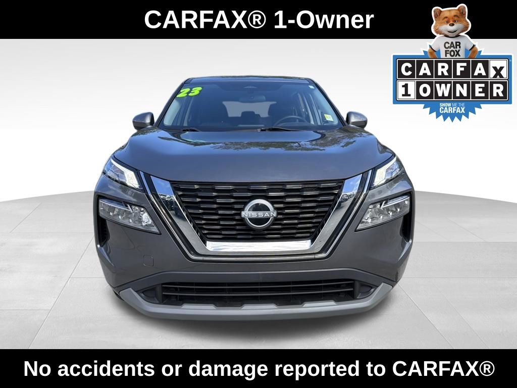 Used 2023 Nissan Rogue SV image 2