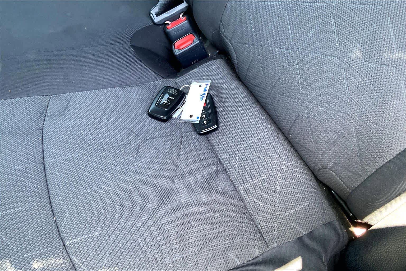 Used 2019 Toyota RAV4 XLE w/ Convenience Package FWD image 14
