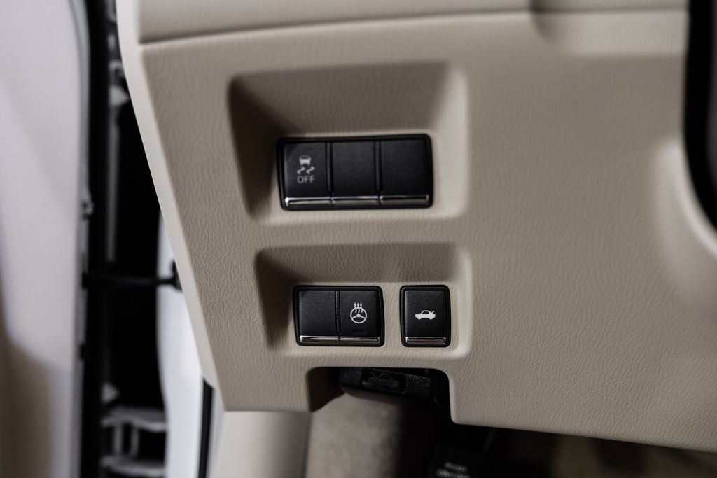 Used 2017 INFINITI Q70 L 3.7 image 21