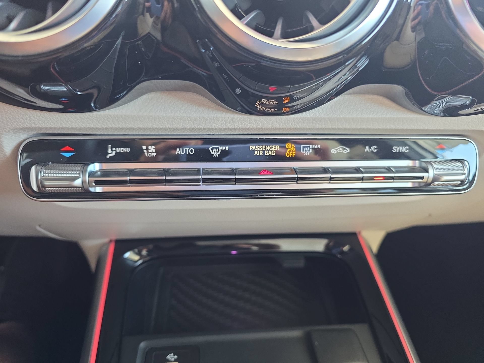 Used 2025 Mercedes-Benz GLB 250 image 24