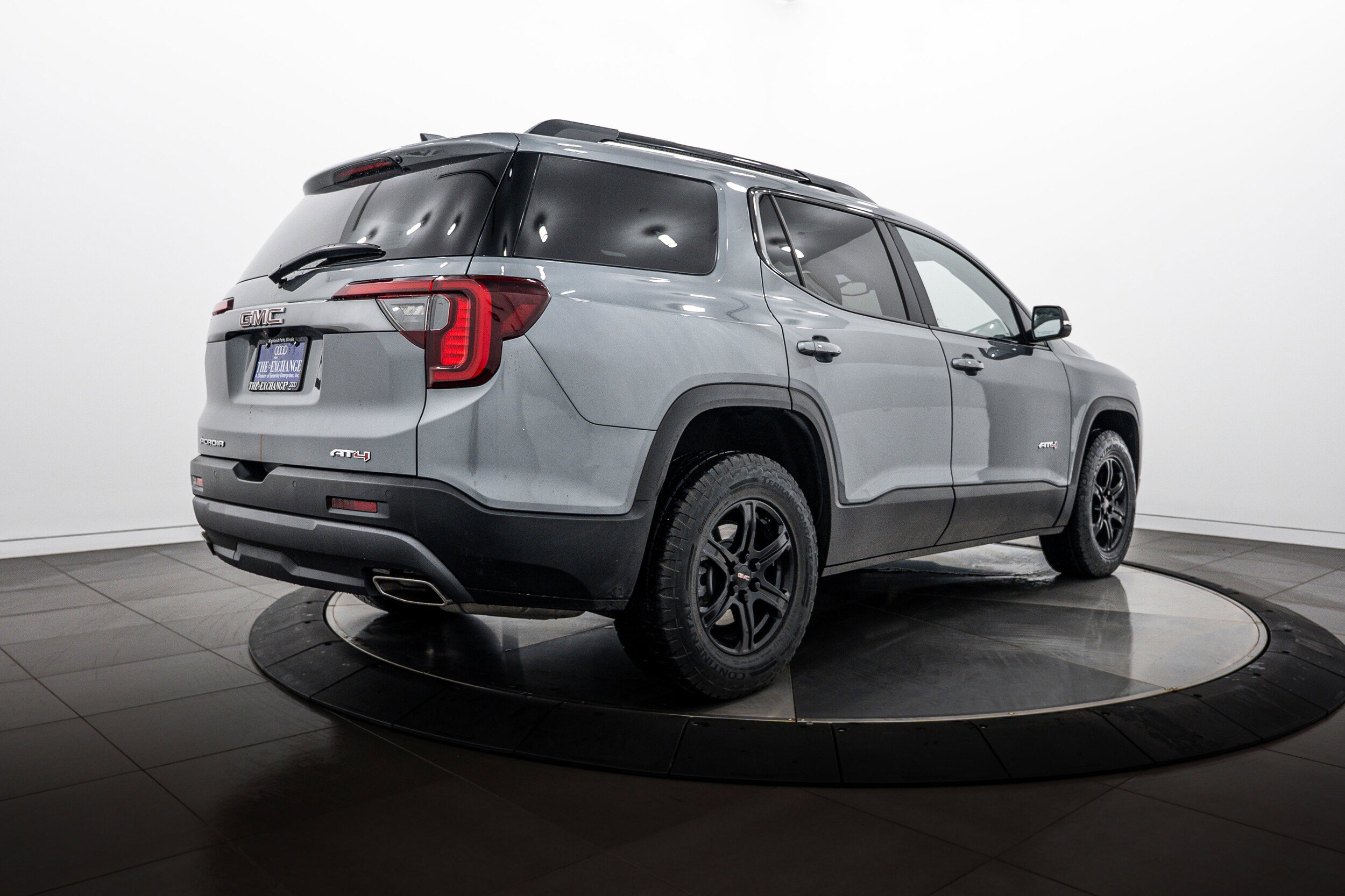 Used 2021 GMC Acadia AT4 w/ Technology Package AWD/4WD image 4
