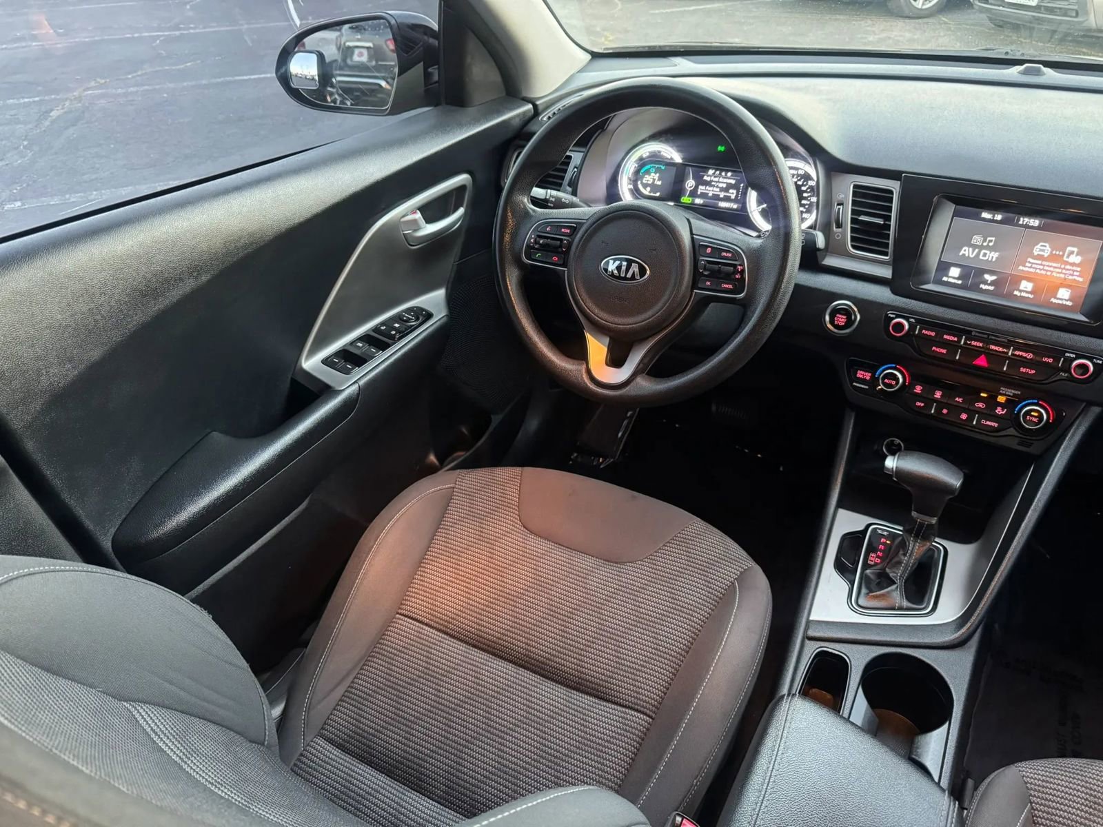 Used 2019 Kia Niro LX image 25