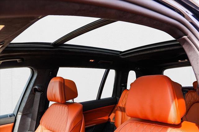 Used 2025 BMW X7 M60i w/ Climate Comfort Package image 11