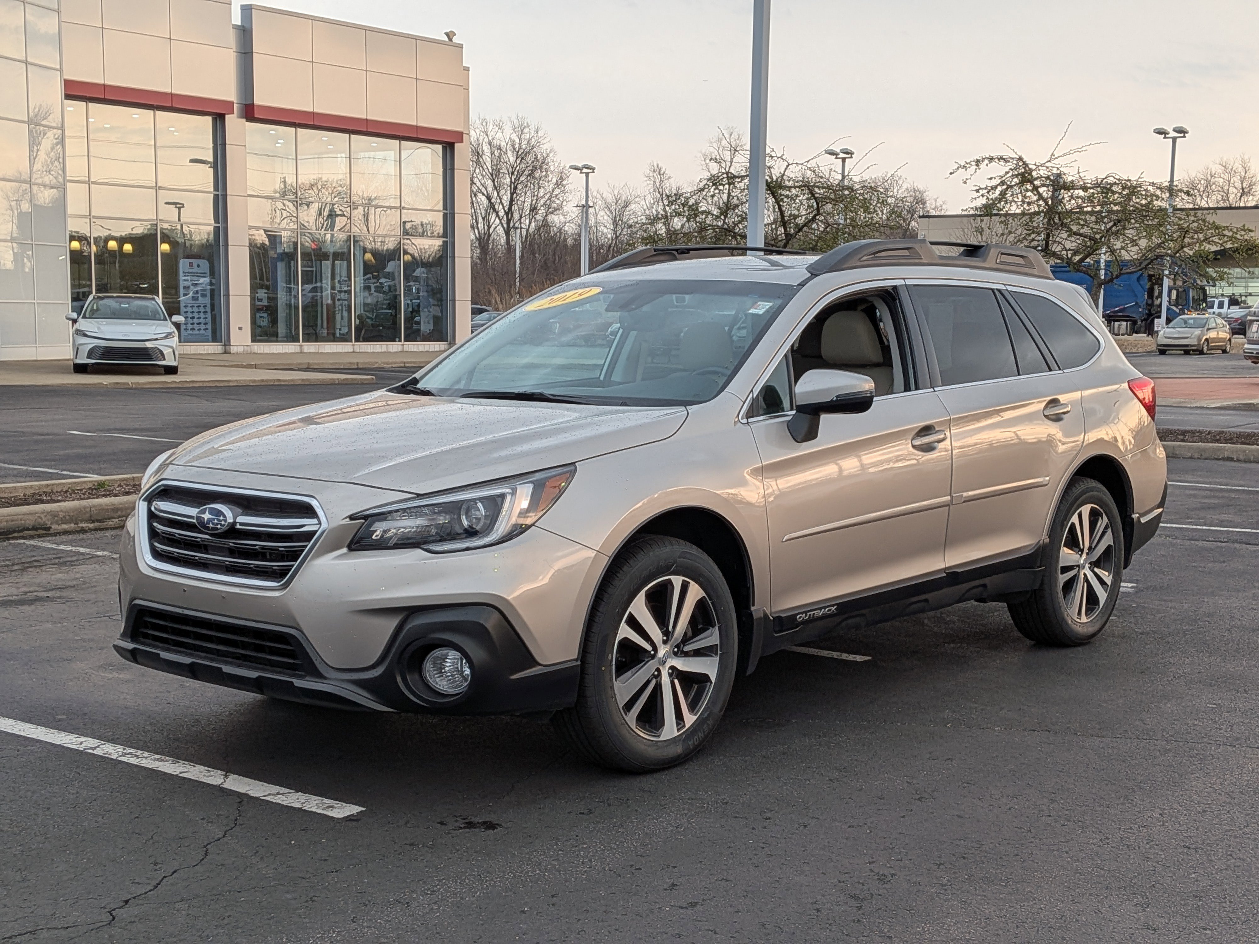 Used 2019 Subaru Outback 2.5i Limited w/ Popular Package #2 image 4