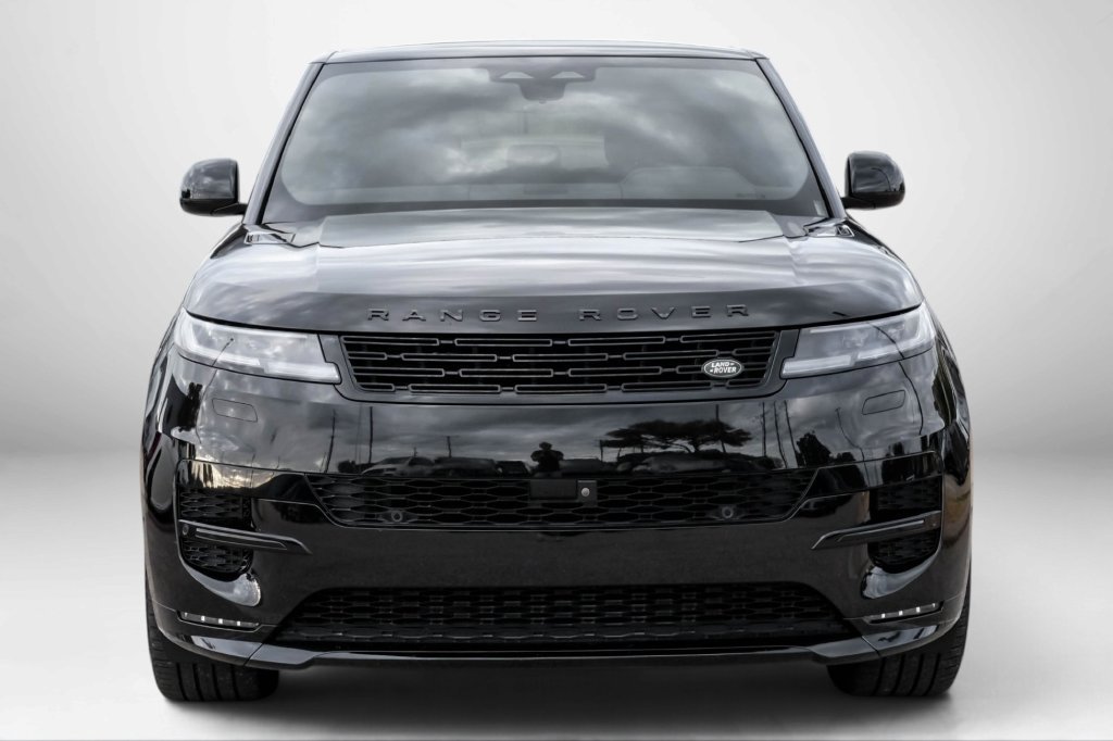 Used 2024 Land Rover Range Rover Sport Dynamic SE AWD/4WD image 3