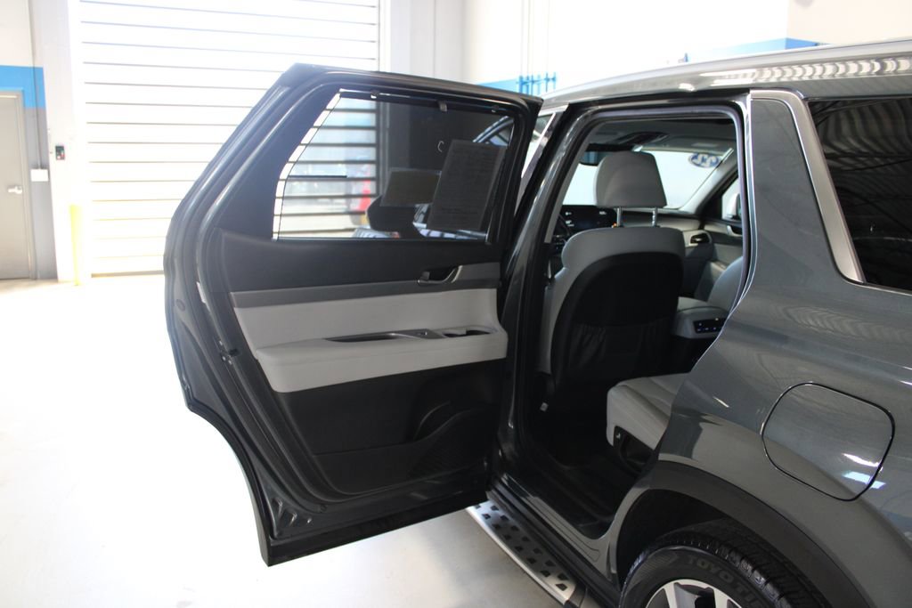Used 2022 Hyundai Palisade SEL w/ Premium Package FWD image 18