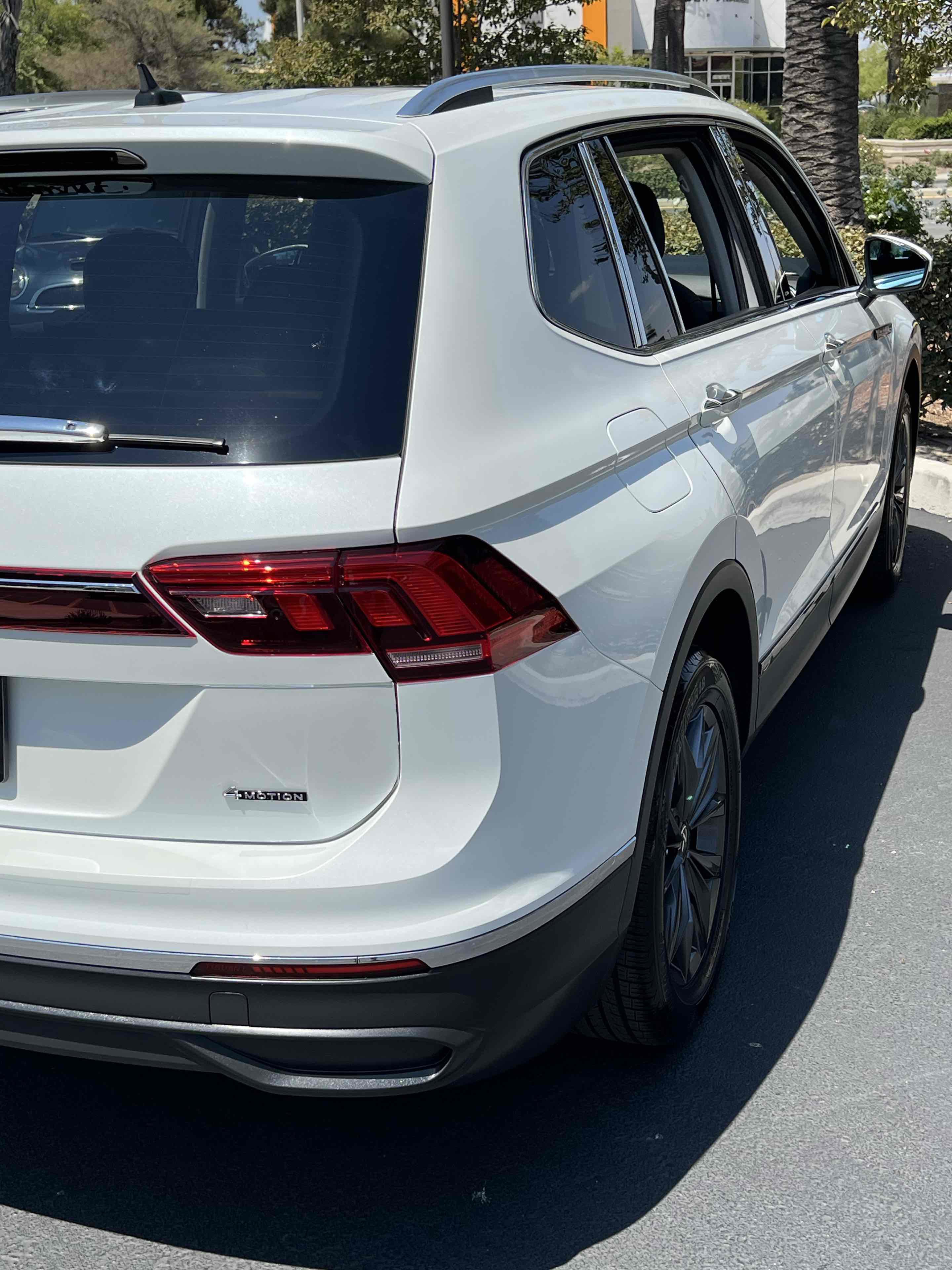 Used 2023 Volkswagen Tiguan SE w/ Panoramic Sunroof Package image 60