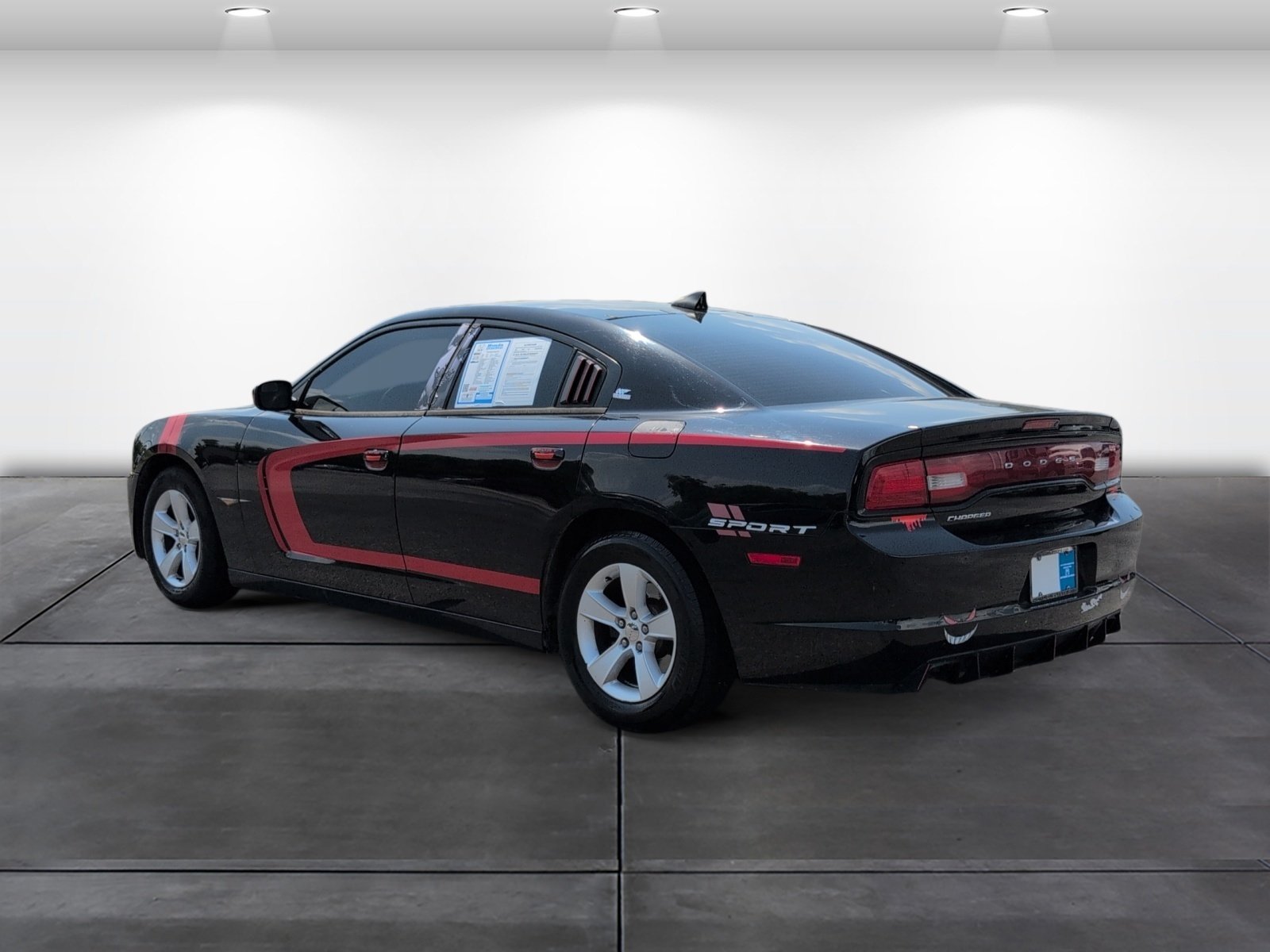 Used 2013 Dodge Charger SE RWD image 3