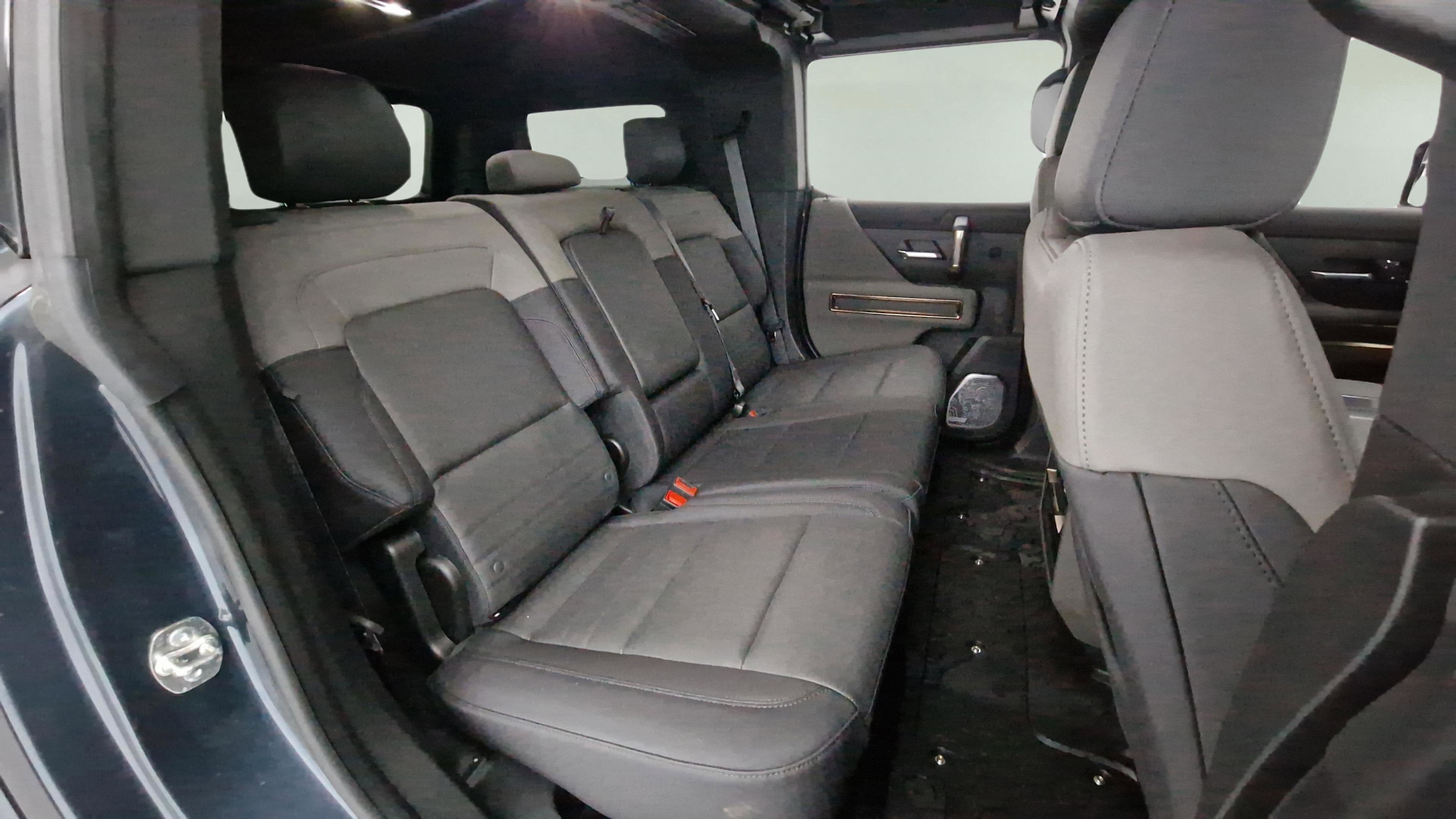 New 2025 GMC Hummer EV 2X w/ LPO, Dark Essentials Package AWD/4WD image 13