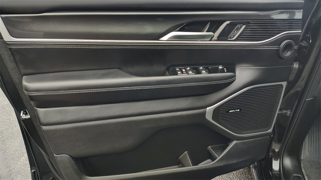 Used 2023 Jeep Wagoneer 4WD w/ Premium Group I image 8