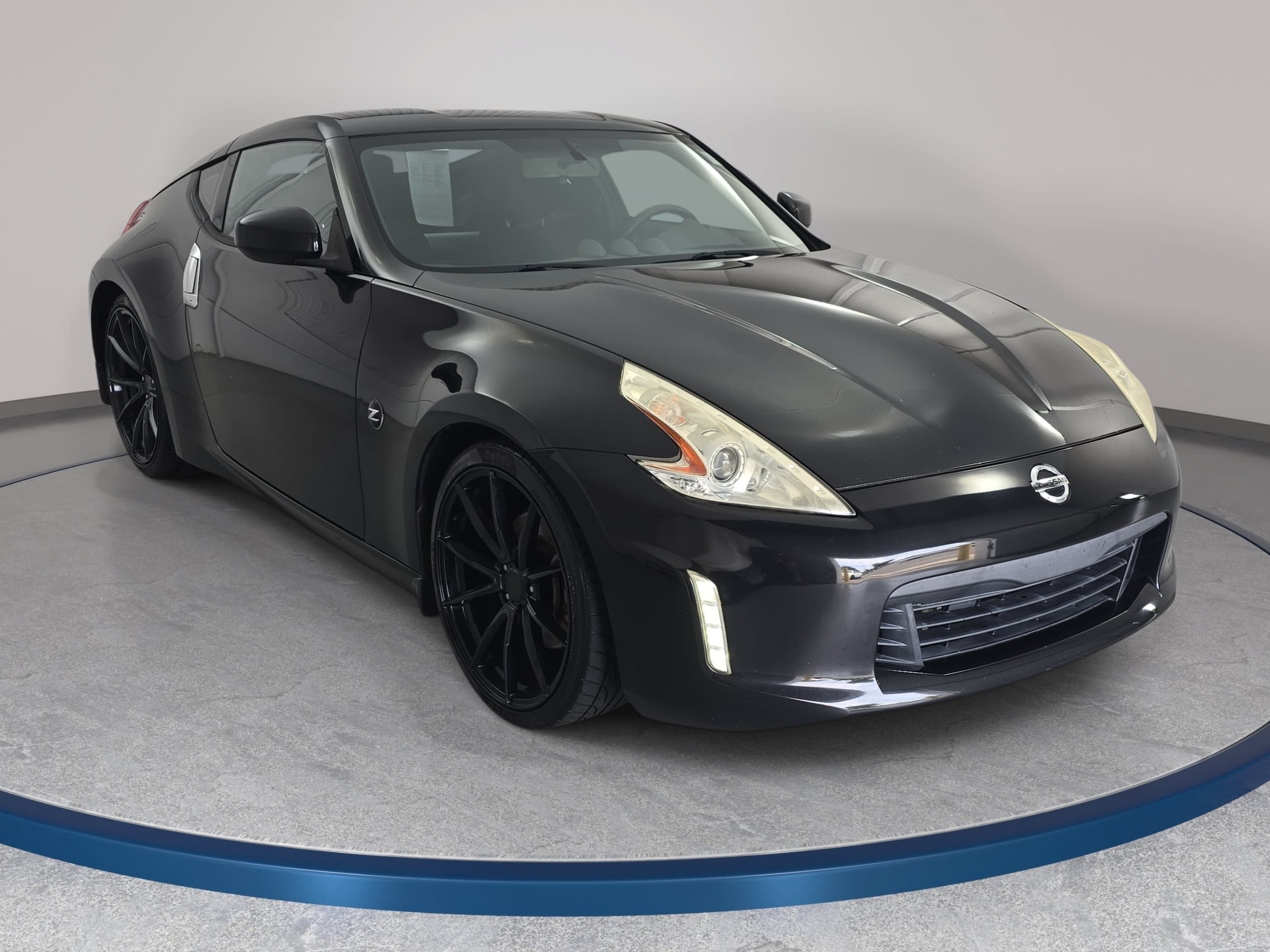 Used 2016 Nissan 370Z Coupe RWD image 3
