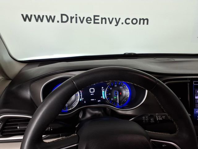 Used 2022 Chrysler Pacifica Touring-L FWD image 25