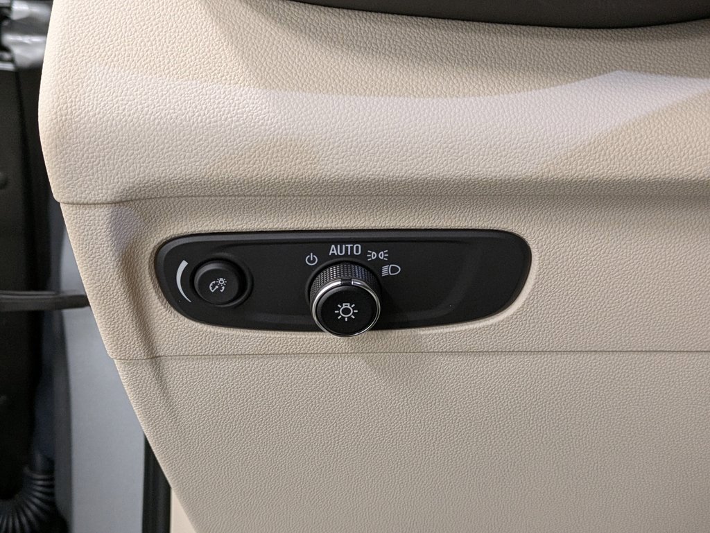 Used 2023 Buick Envision Preferred image 21