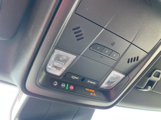 Used 2025 Cadillac XT4 Premium Luxury image 29