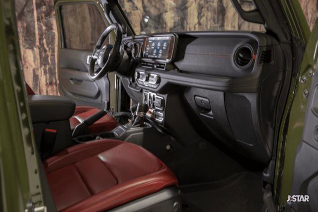 Used 2024 Jeep Wrangler Unlimited Rubicon 392 AWD/4WD image 9