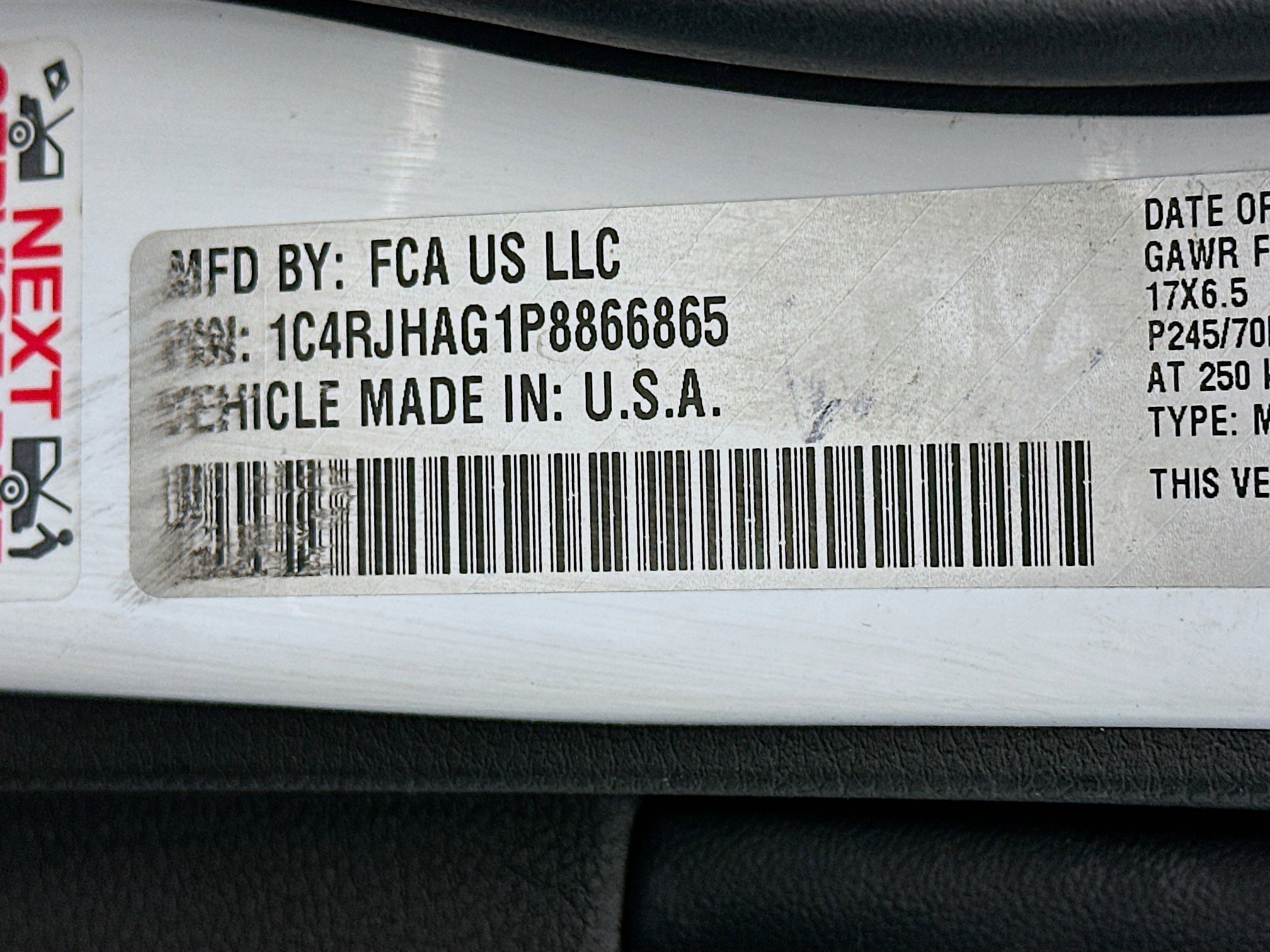 Used 2023 Jeep Grand Cherokee Laredo image 12