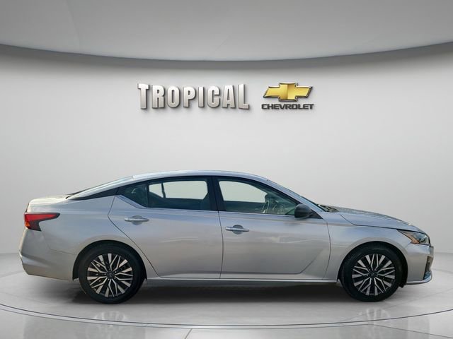 Used 2024 Nissan Altima 2.5 SV FWD image 6
