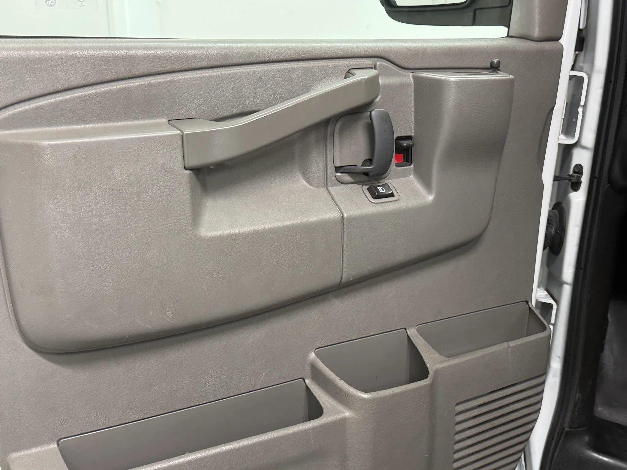 Used 2019 Chevrolet Express 3500 LS image 21