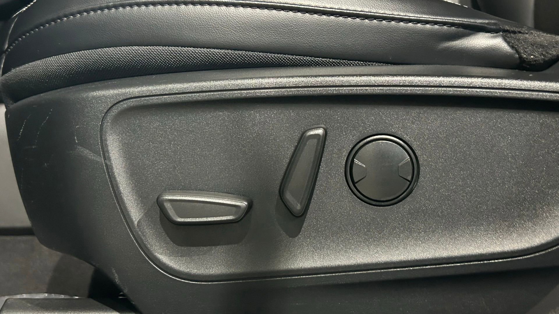 Used 2024 Ford Escape SE FWD image 39