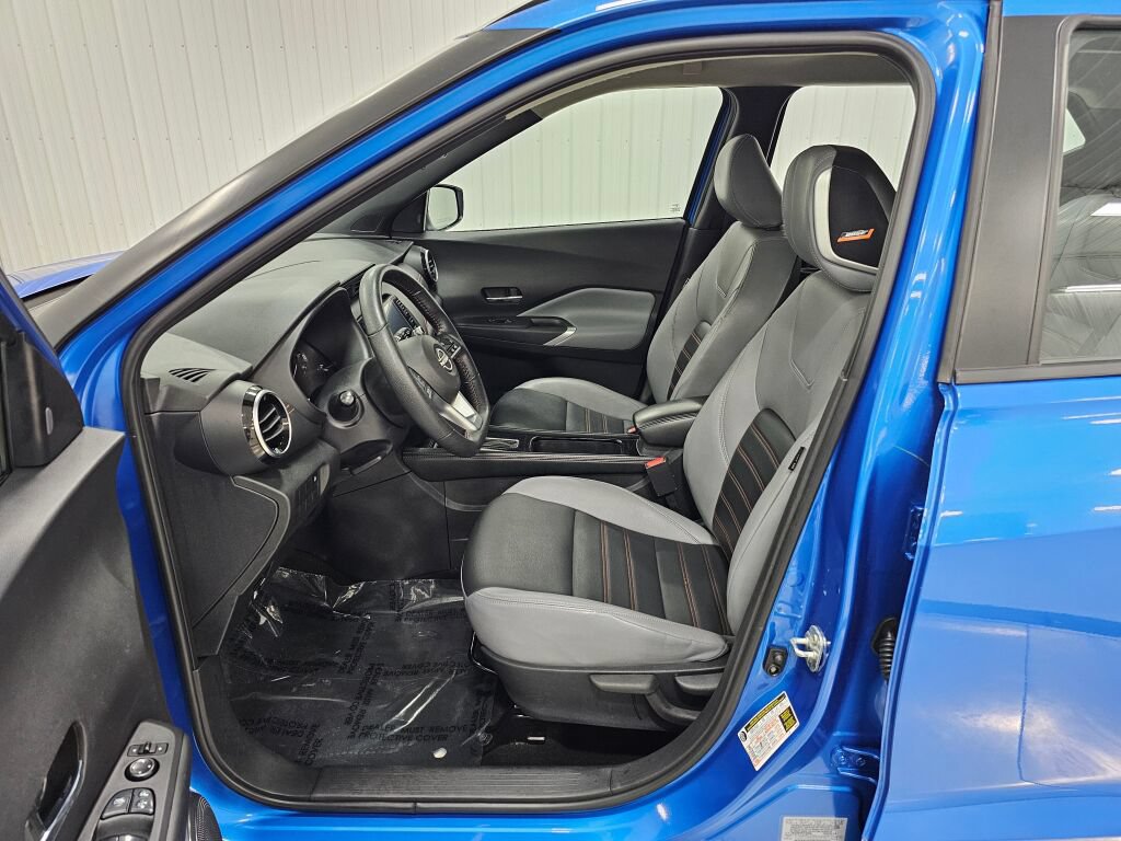 Used 2023 Nissan Kicks SR w/ SR Premium Package FWD image 11