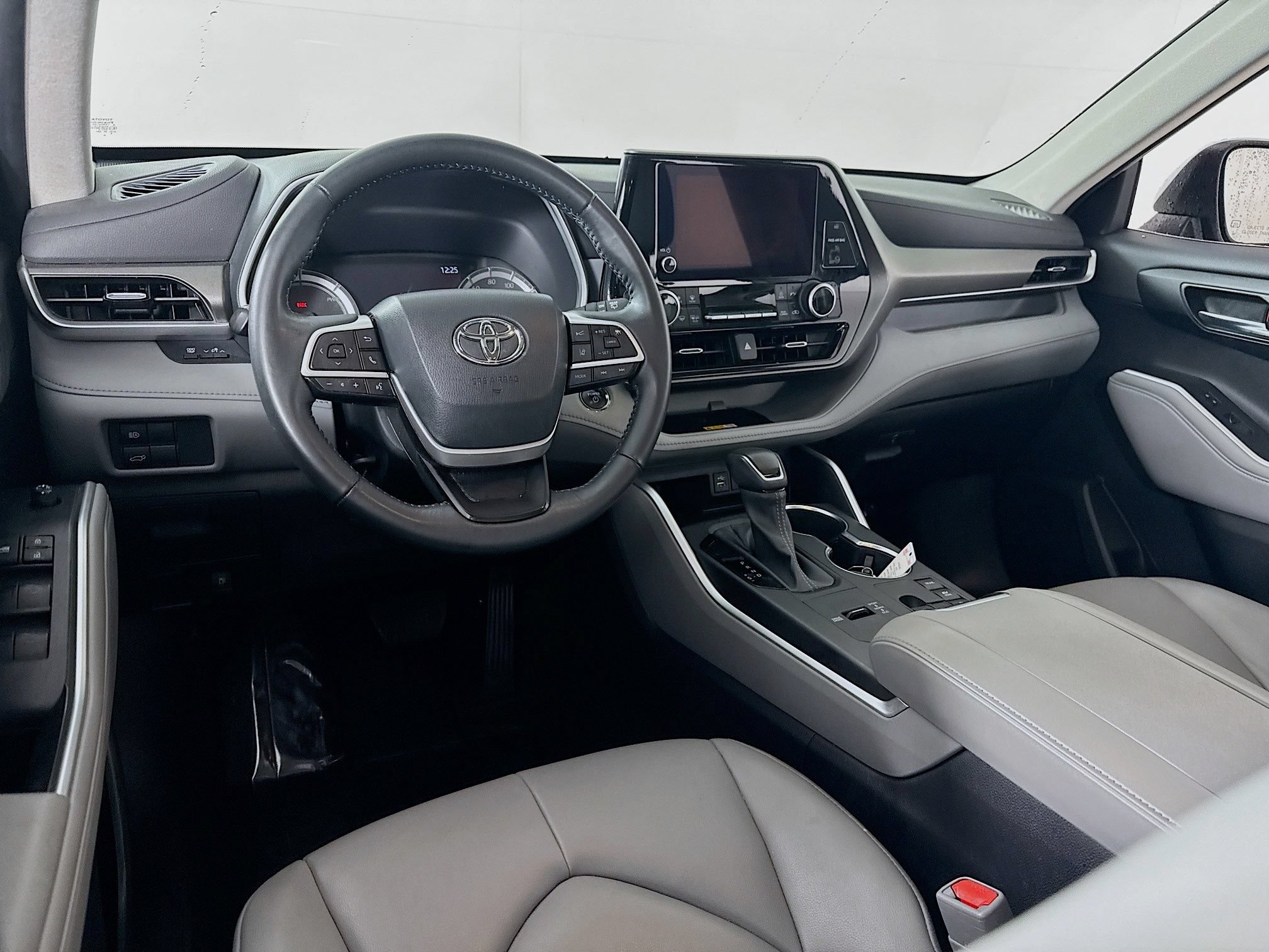 Used 2023 Toyota Highlander XLE AWD/4WD image 19