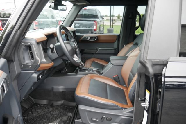 Used 2024 Ford Bronco Outer Banks AWD/4WD image 2