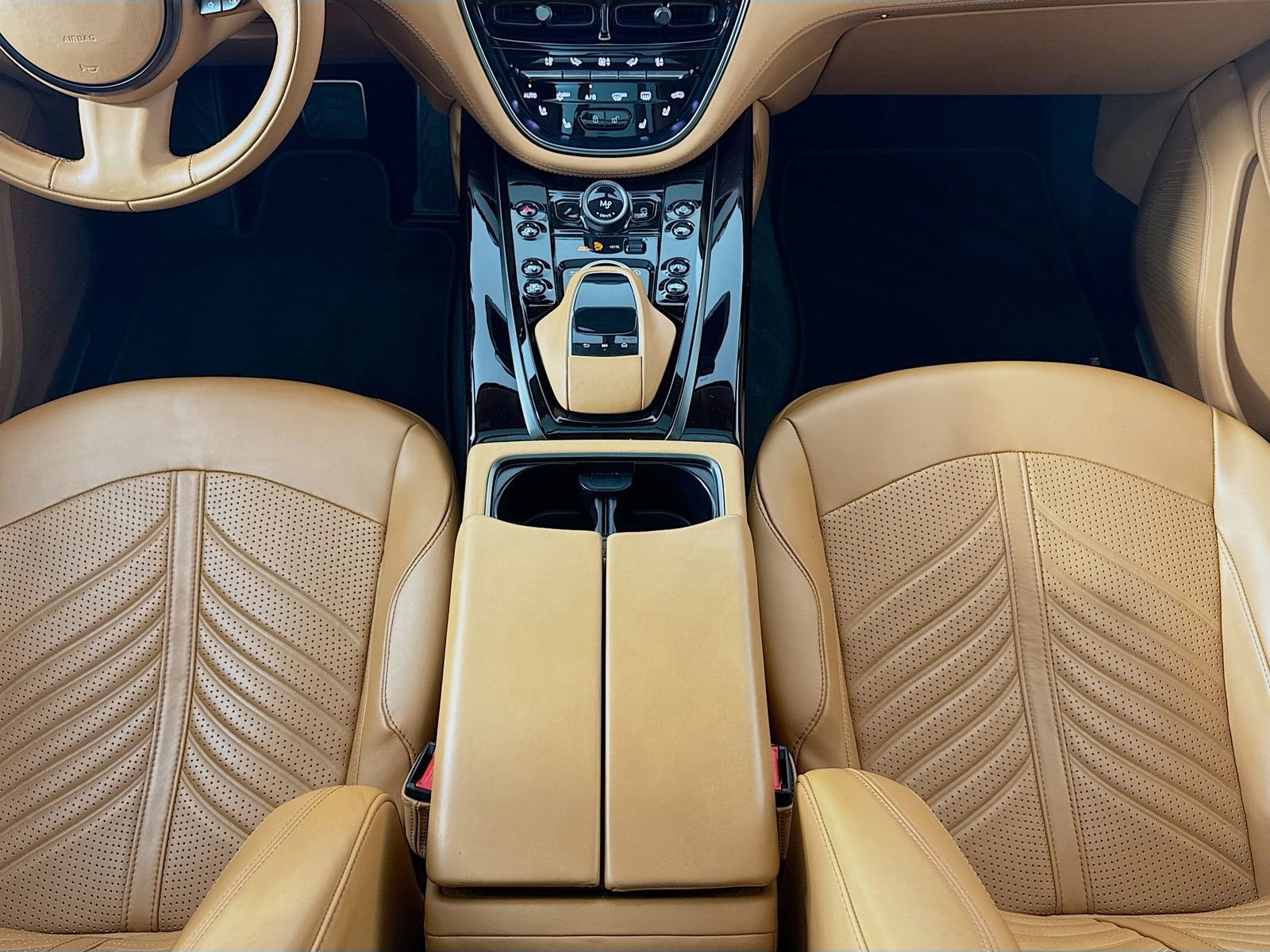 Used 2024 Aston Martin DBX 707 image 22