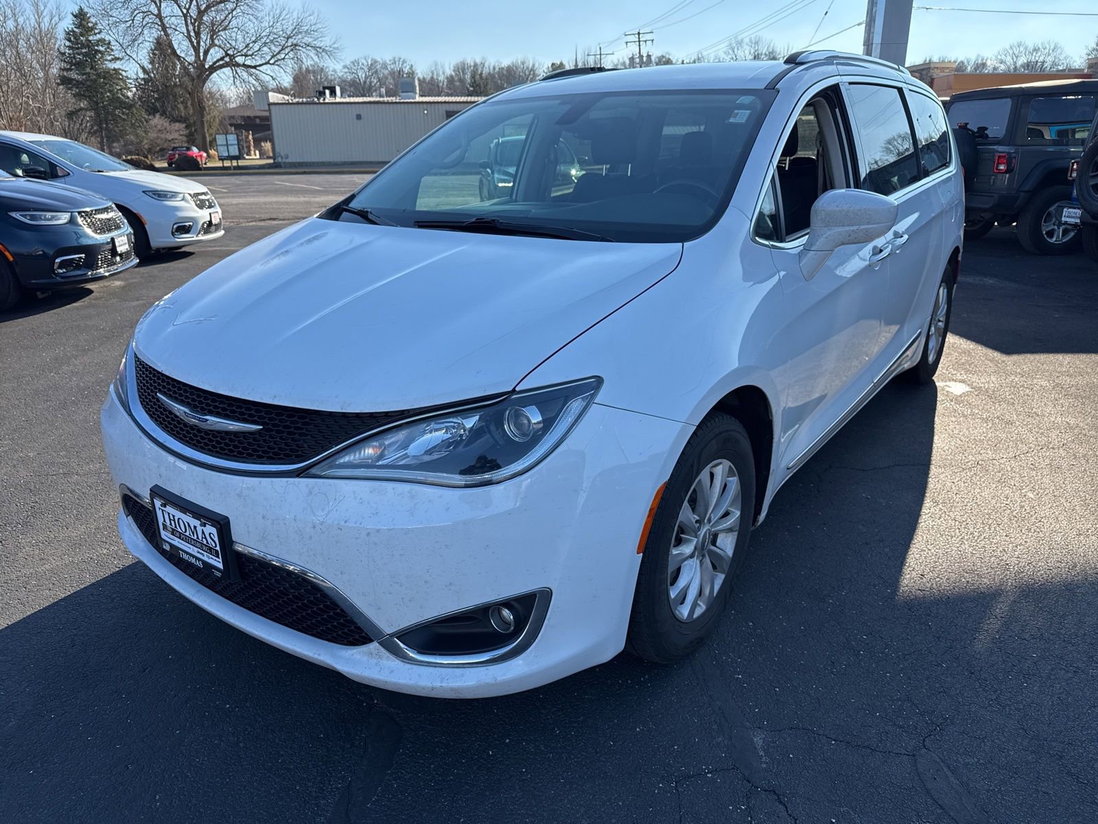 Used 2019 Chrysler Pacifica Touring-L image 3