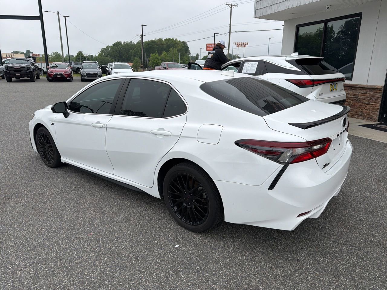 Used 2024 Toyota Camry SE w/ Convenience Package FWD image 6