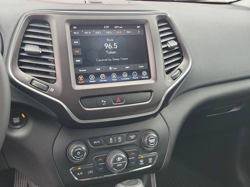 Used 2020 Jeep Cherokee Trailhawk image 26