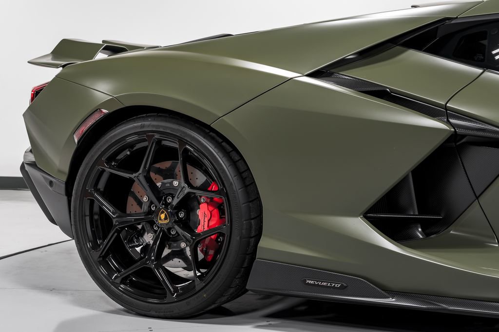Used 2025 Lamborghini Revuelto image 47