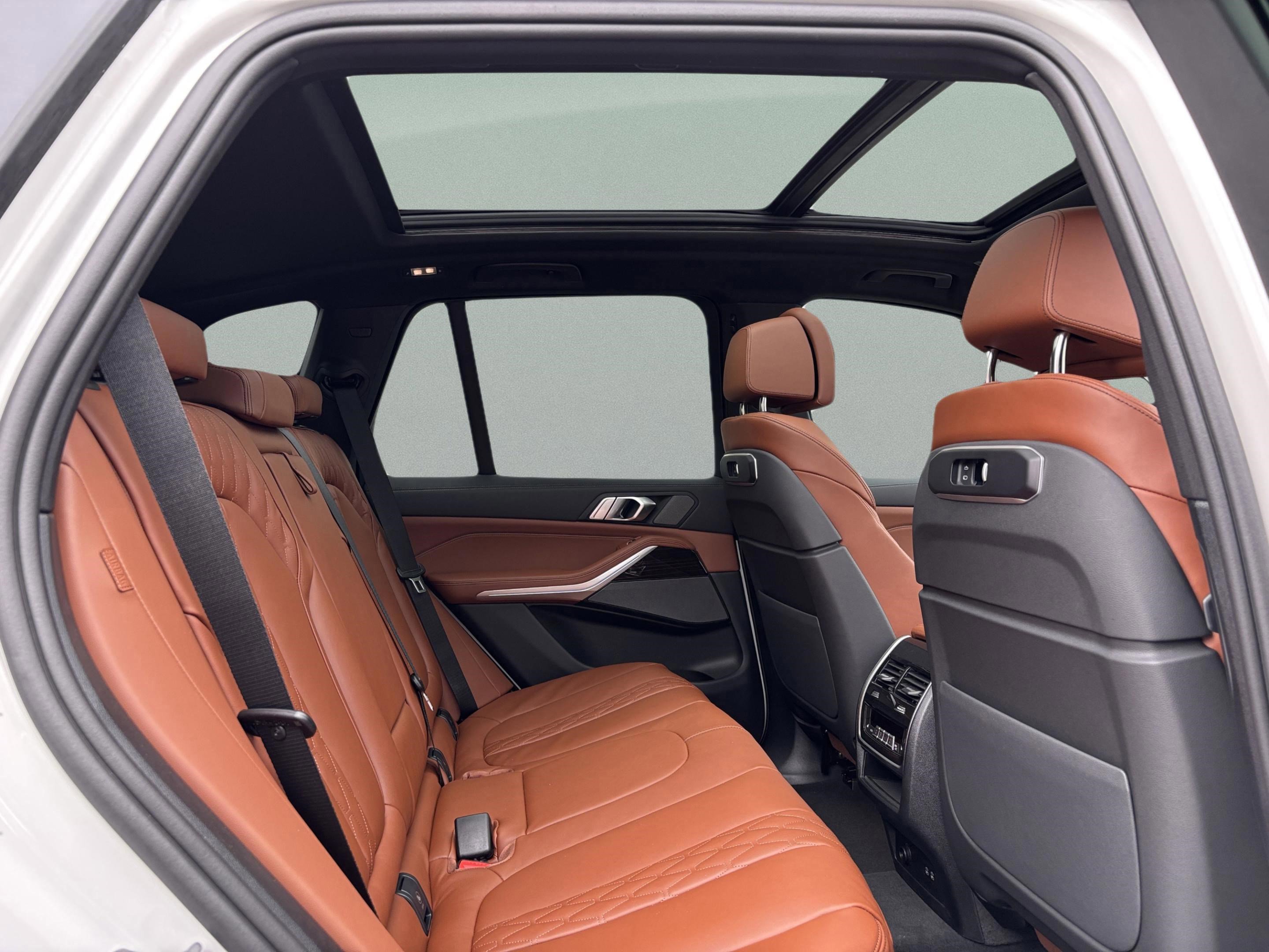 Used 2026 BMW X5 xDrive50e w/ M Sport Package image 28