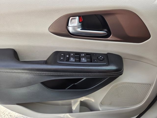 Used 2023 Chrysler Voyager LX FWD image 28