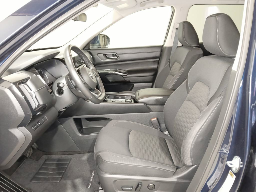 Used 2023 Nissan Pathfinder SV image 10